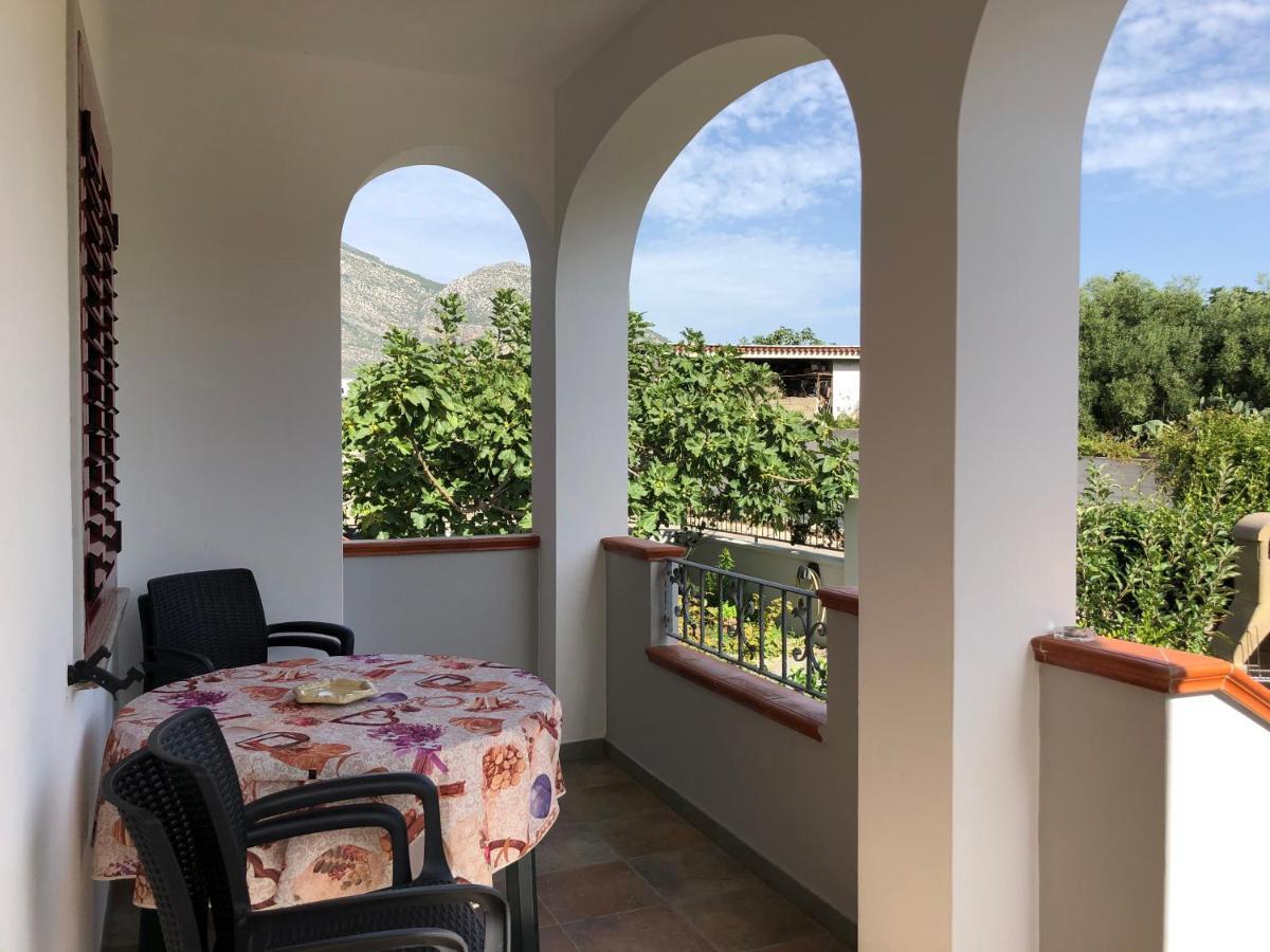 Appartamento In Villa Andreina オロゼーイ エクステリア 写真
