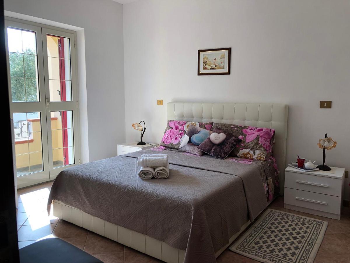 Appartamento In Villa Andreina オロゼーイ エクステリア 写真