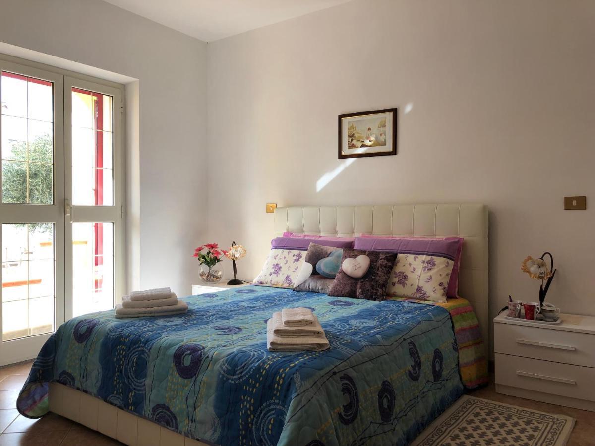 Appartamento In Villa Andreina オロゼーイ エクステリア 写真